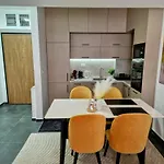 Srna Lux East Gate With Selfs Check In & Free Parking * スコピエ
