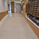 Srna Lux East Gate With Selfs Check In & Free Parking Apartman