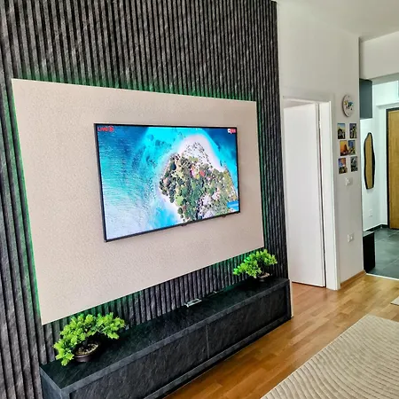 East Gate Srna Lux With Rent A Car Apartment