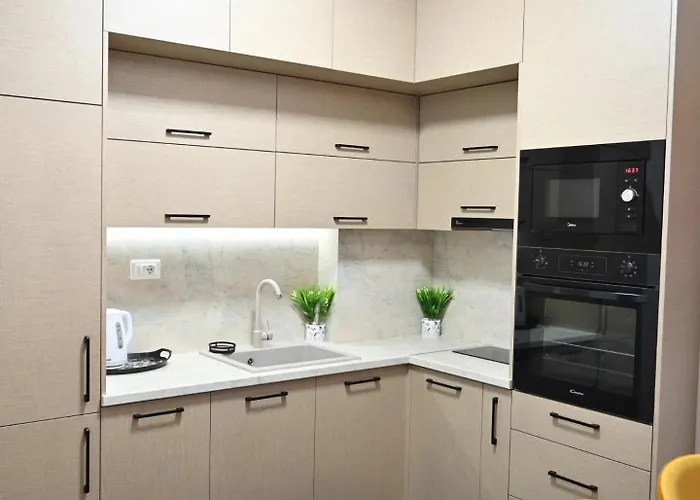 Апартаменти East Gate Srna Lux With Rent A Car