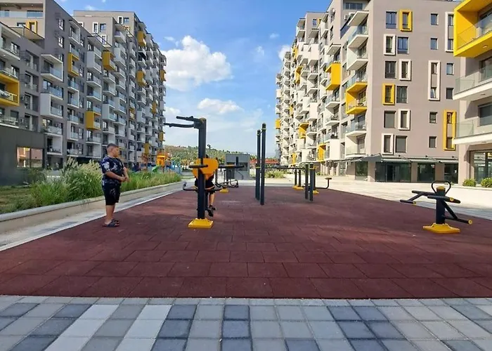 Апартаменти East Gate Srna Lux With Rent A Car Скоп'є