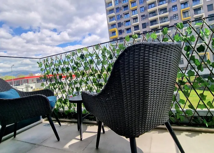 East Gate Srna Lux With Rent A Car Apartment