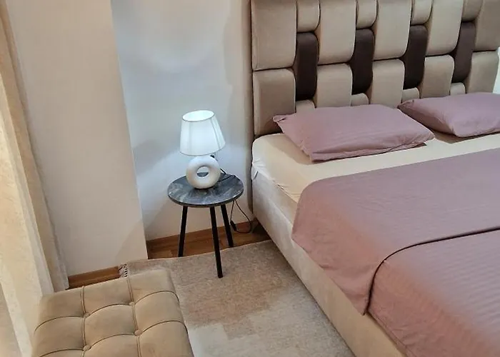 East Gate Srna Lux With Rent A Car Скоп'є