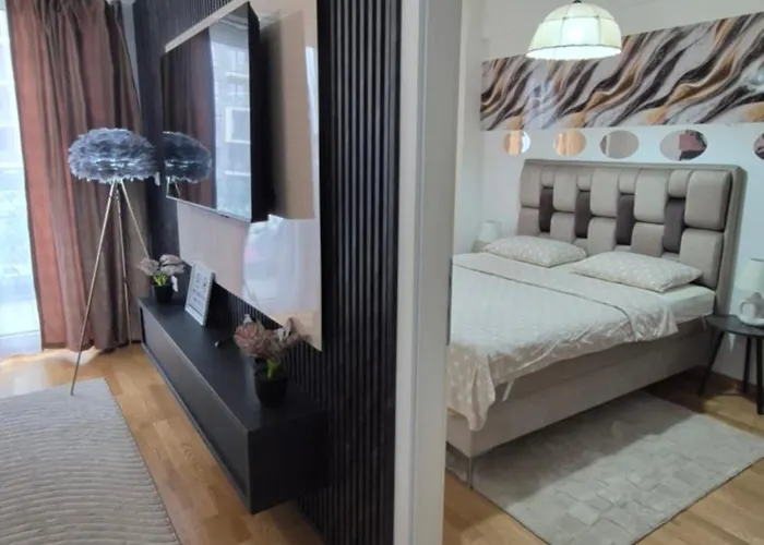 East Gate Srna Lux With Rent A Car Apartment